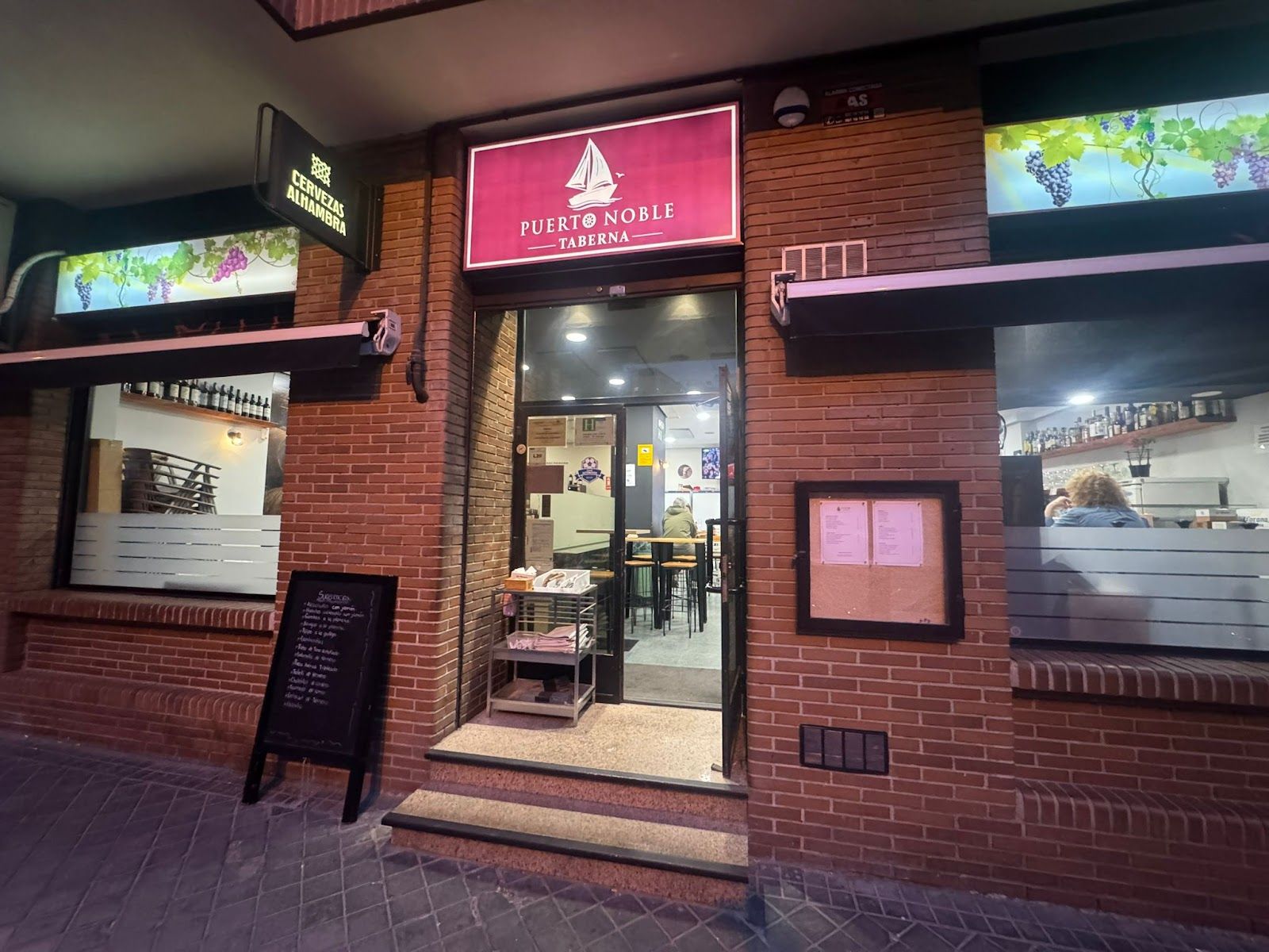 Puerto Noble Taberna Conde de Casal — cocina mediterránea — menú del día en Madrid